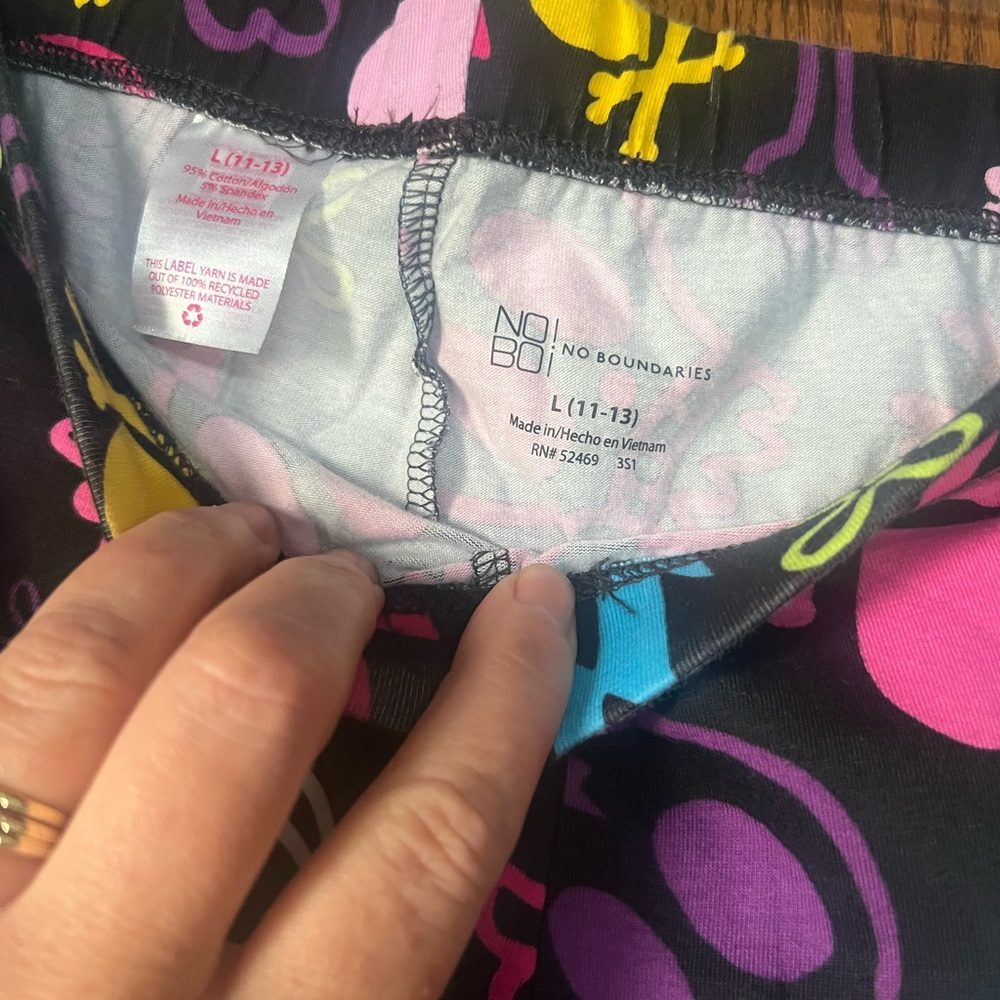 No Boundaries Black and Pink Graphic Leggings - Picture 3 of 6